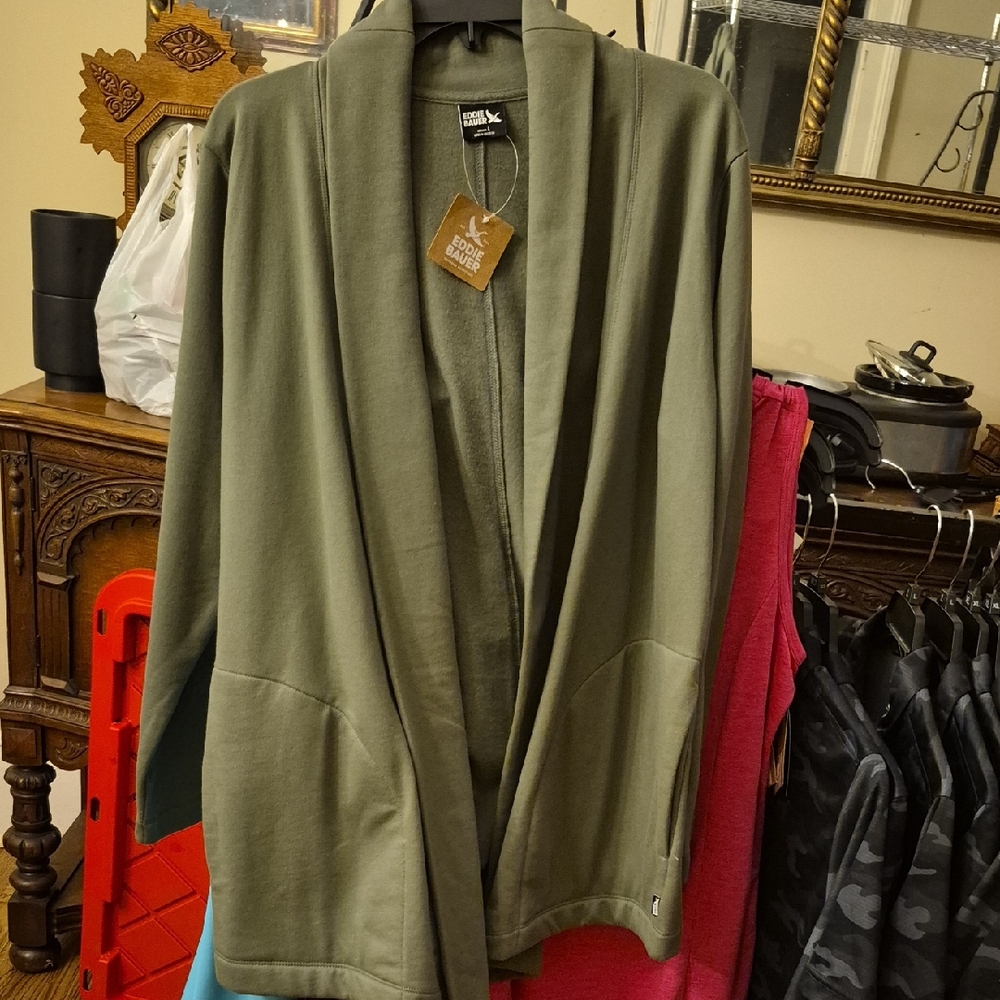 Eddie Bauer Olive Green Comfort Wrap With Two Pockets